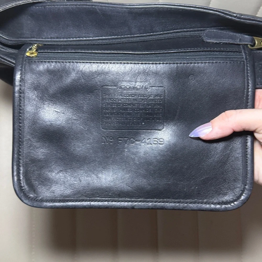 Vintage Coach Black Leather Shoulder Bag Classic Minimalist Crossbody Purse